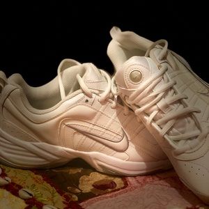 Nike T-Lite VIII Training FREE GIFT w/PURCHASE